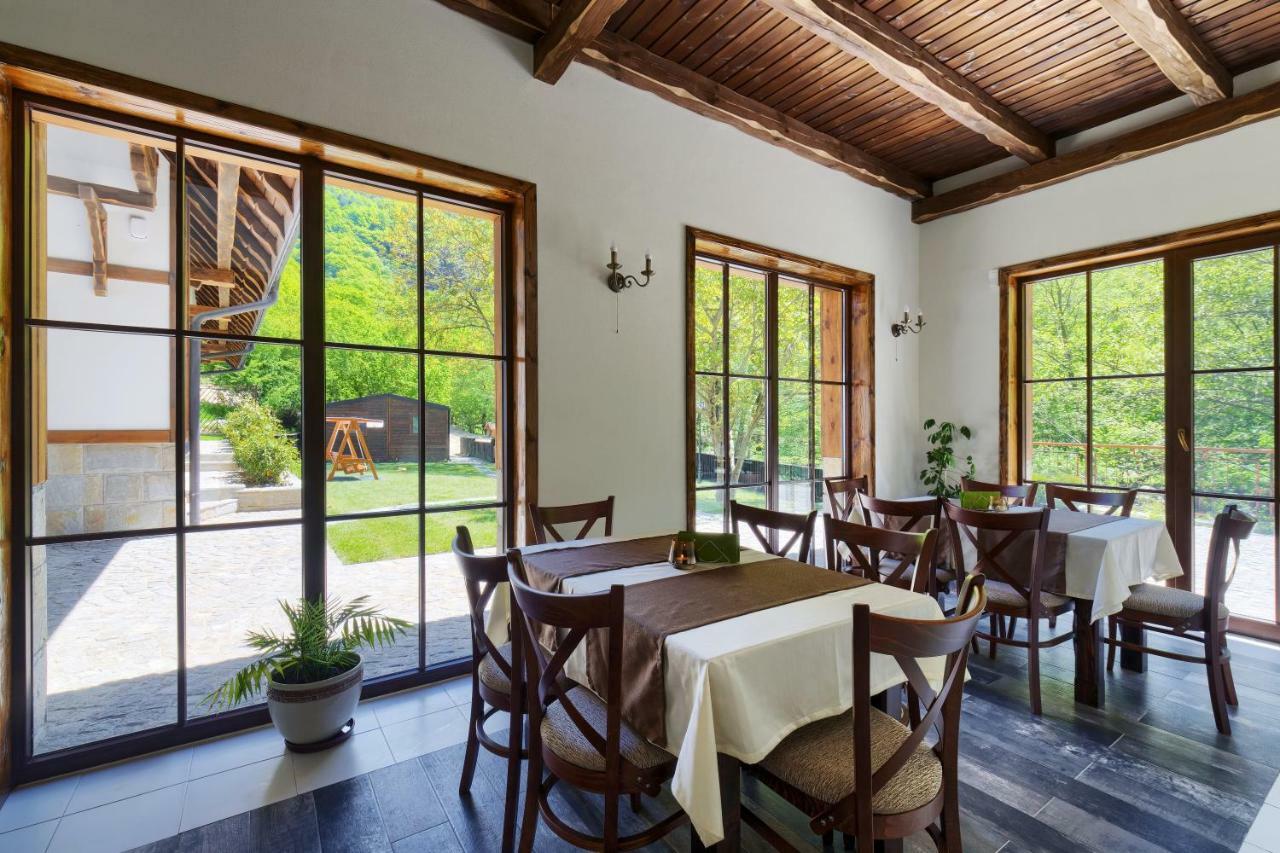 Hotel Apostolite 산단스키 외부 사진