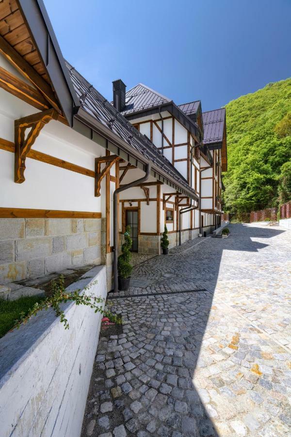 Hotel Apostolite 산단스키 외부 사진