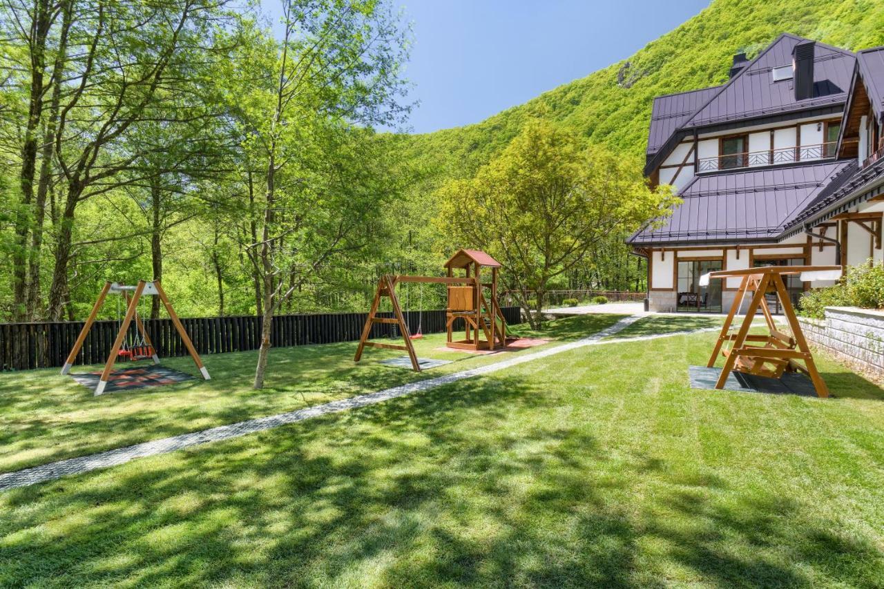 Hotel Apostolite 산단스키 외부 사진